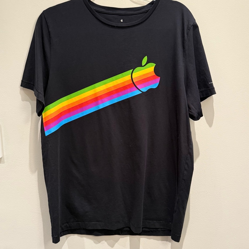 Apple Vintage-Inspired Black Rainbow Logo Vintage Tee Size Large - Picture 1 of 4